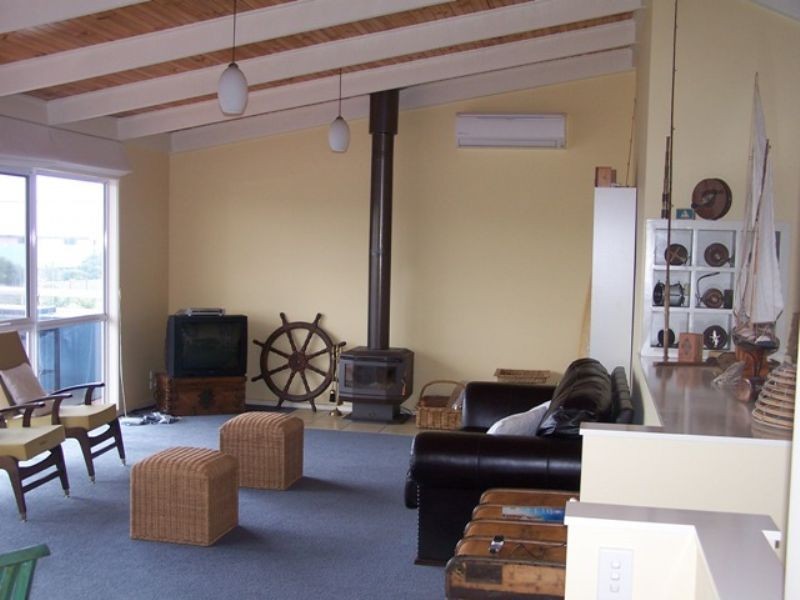 2 Sunderland Bay Rd, Sunderland Bay VIC 3922