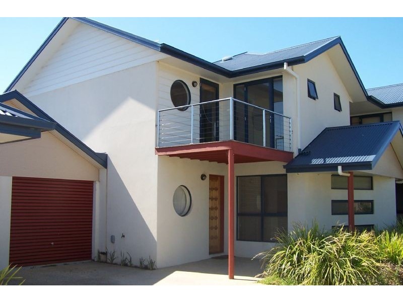 2/27 Chapel Street, Cowes VIC 3922