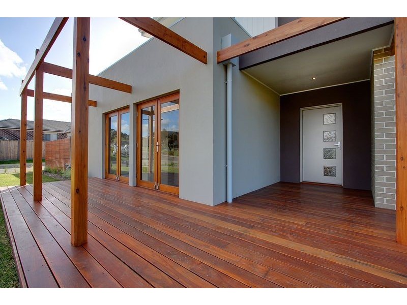 2 Lobelia Lane, Cowes VIC 3922