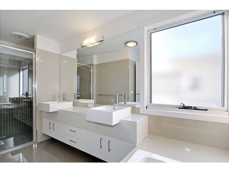 2 Lobelia Lane, Cowes VIC 3922