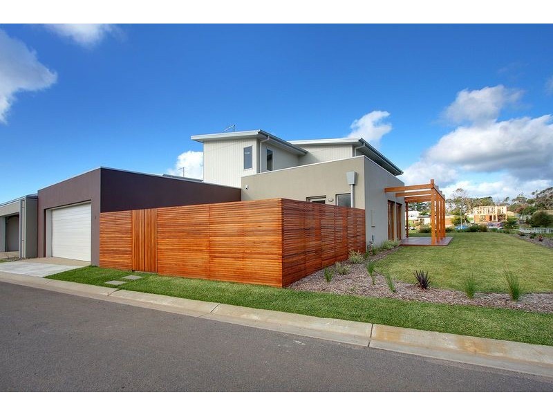 2 Lobelia Lane, Cowes VIC 3922