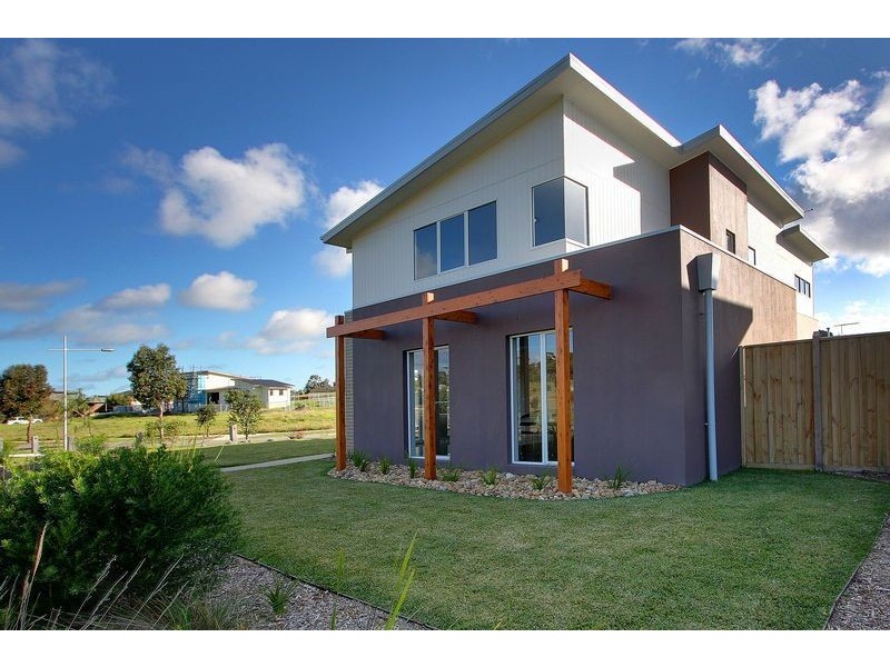2 Lobelia Lane, Cowes VIC 3922