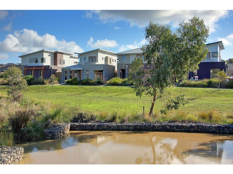 8 Lobelia Lane, Cowes VIC 3922