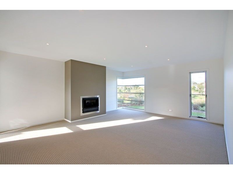 8 Lobelia Lane, Cowes VIC 3922