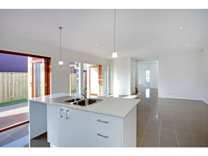 8 Lobelia Lane, Cowes VIC 3922
