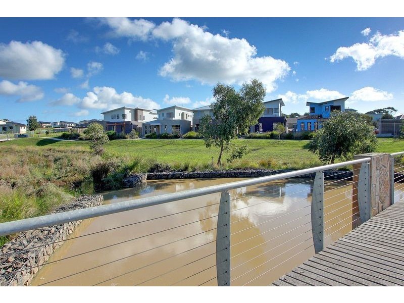 8 Lobelia Lane, Cowes VIC 3922