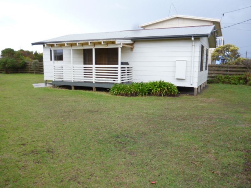 16 Barry Street, Sunderland Bay VIC 3922