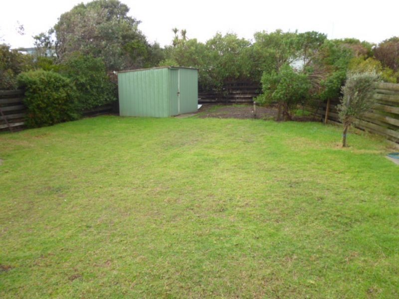 16 Barry Street, Sunderland Bay VIC 3922