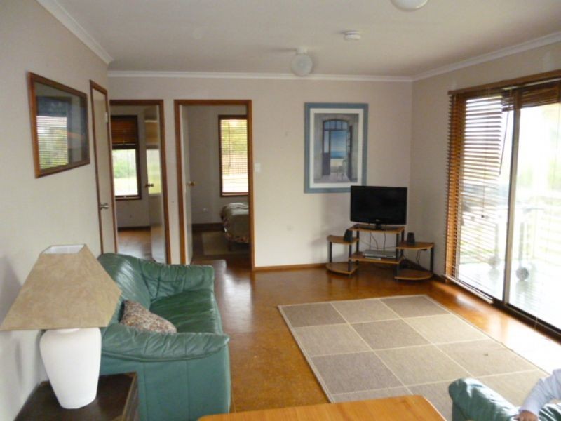 16 Barry Street, Sunderland Bay VIC 3922