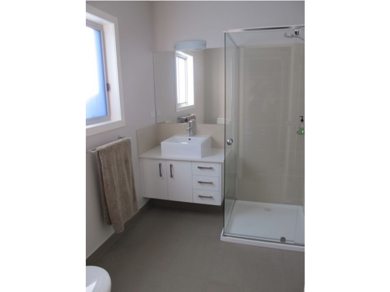 2/24 Redwood Drive, Cowes VIC 3922