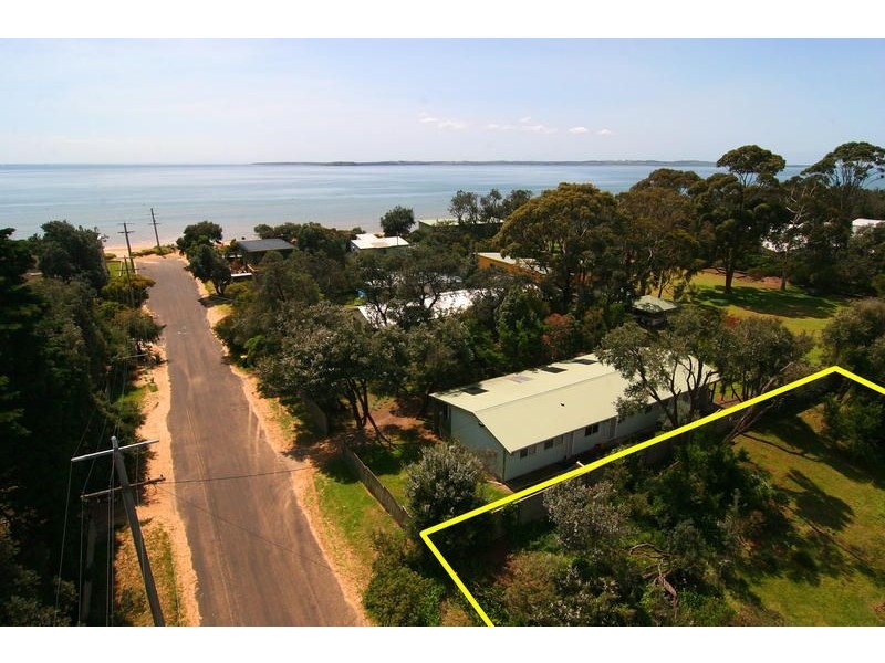 11 Rose Avenue, Cowes VIC 3922