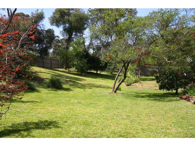 11 Rose Avenue, Cowes VIC 3922