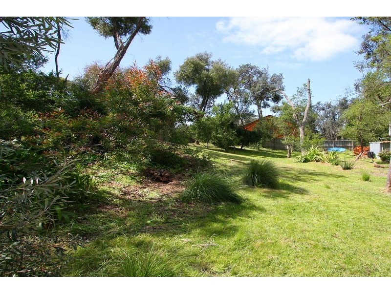11 Rose Avenue, Cowes VIC 3922