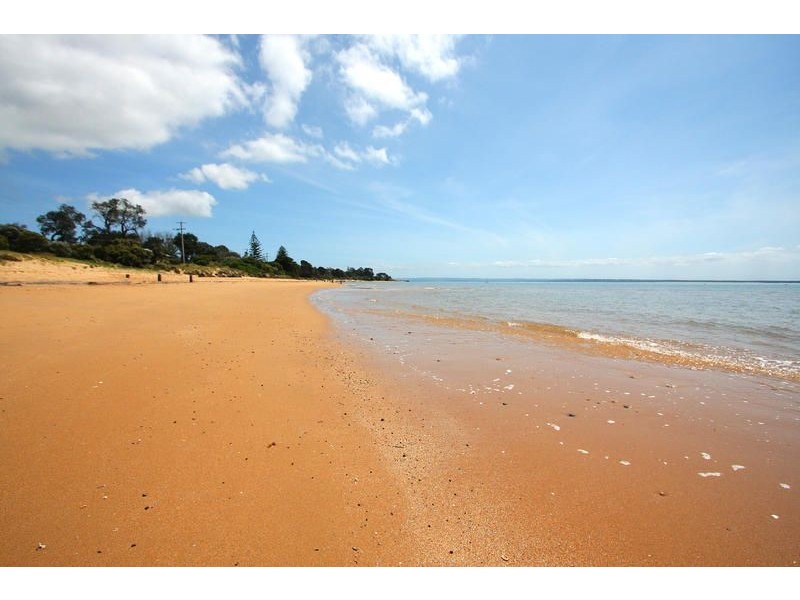 11 Rose Avenue, Cowes VIC 3922