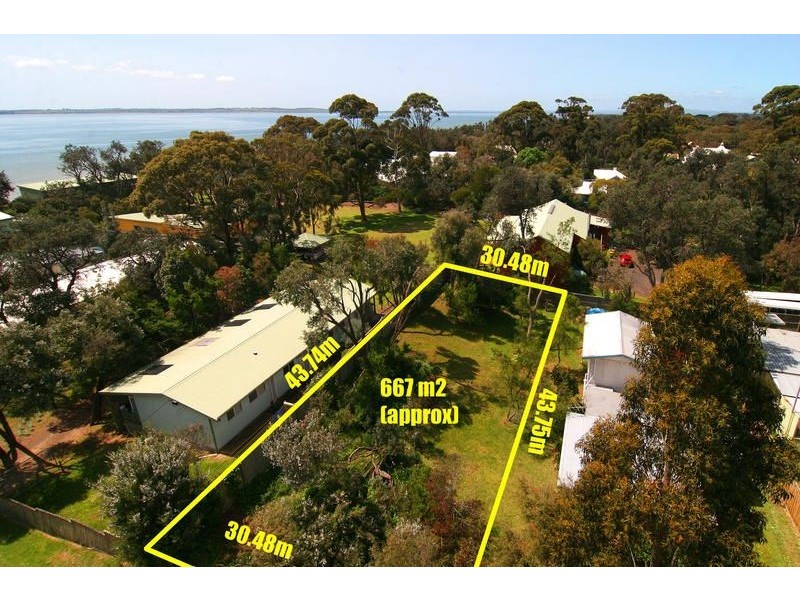 11 Rose Avenue, Cowes VIC 3922