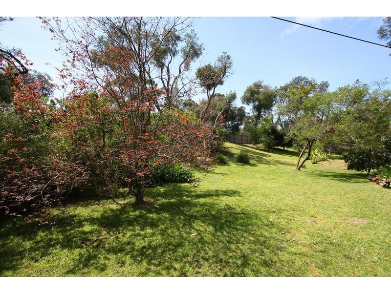 11 Rose Avenue, Cowes VIC 3922