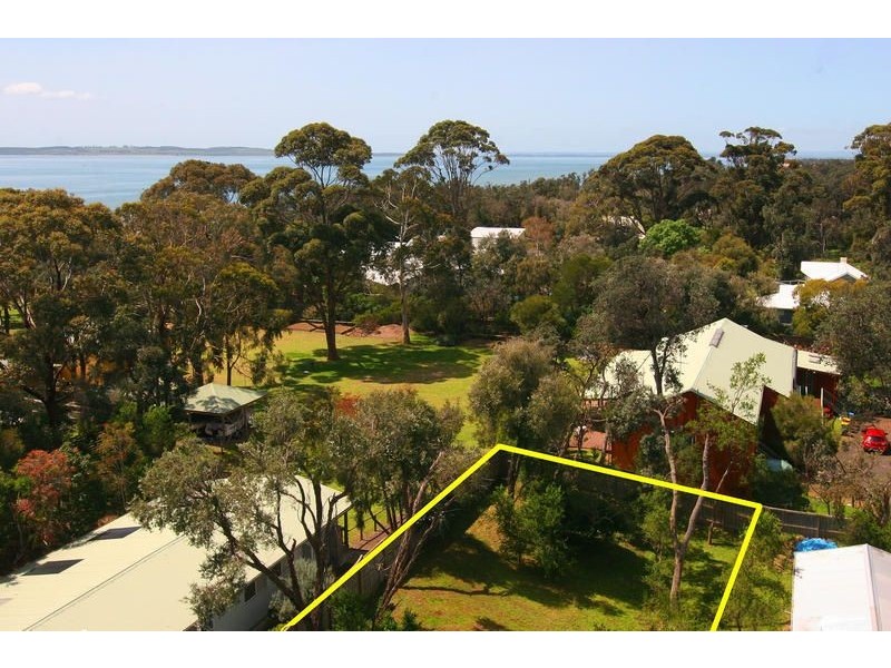 11 Rose Avenue, Cowes VIC 3922