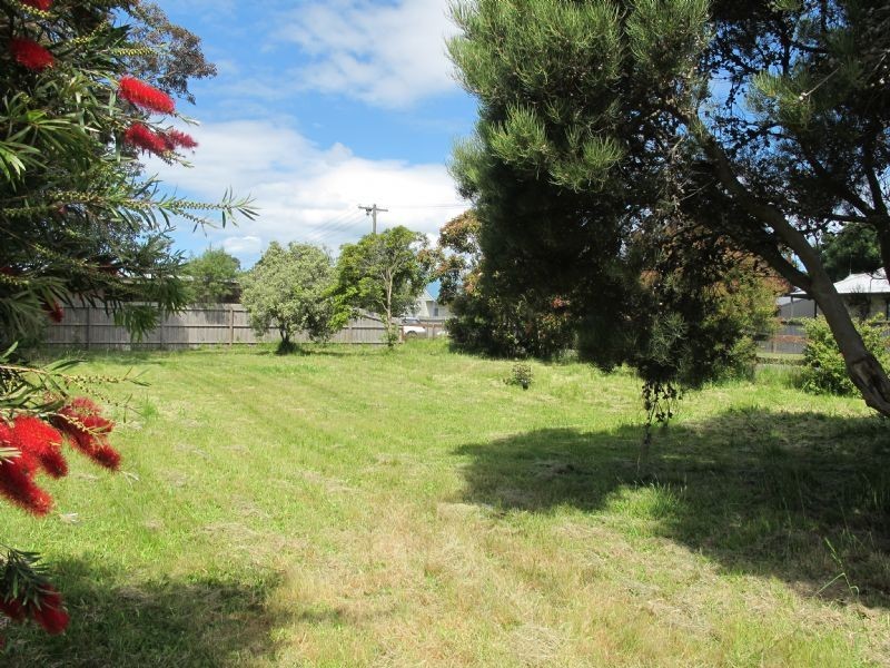 35 Pine Avenue, Cowes VIC 3922
