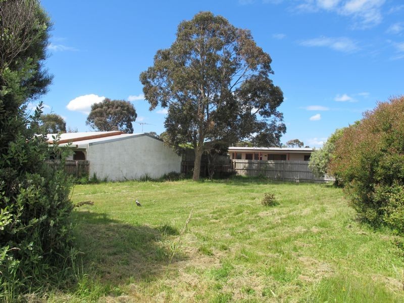 35 Pine Avenue, Cowes VIC 3922