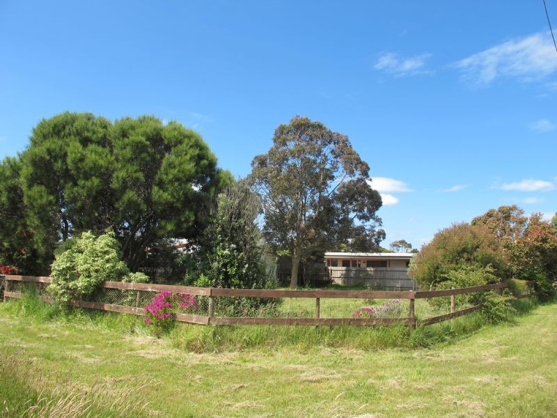 35 Pine Avenue, Cowes VIC 3922