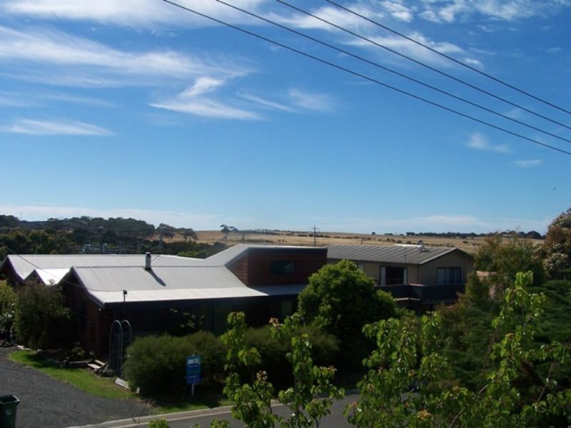 2 Hallway Drive, Wimbledon Heights VIC 3922