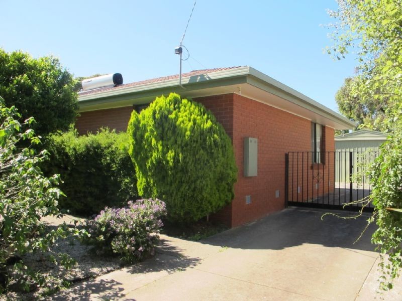 11 Caroline Avenue, Cowes VIC 3922