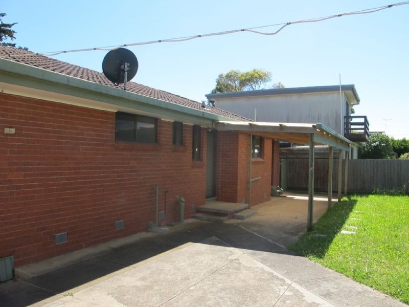 11 Caroline Avenue, Cowes VIC 3922