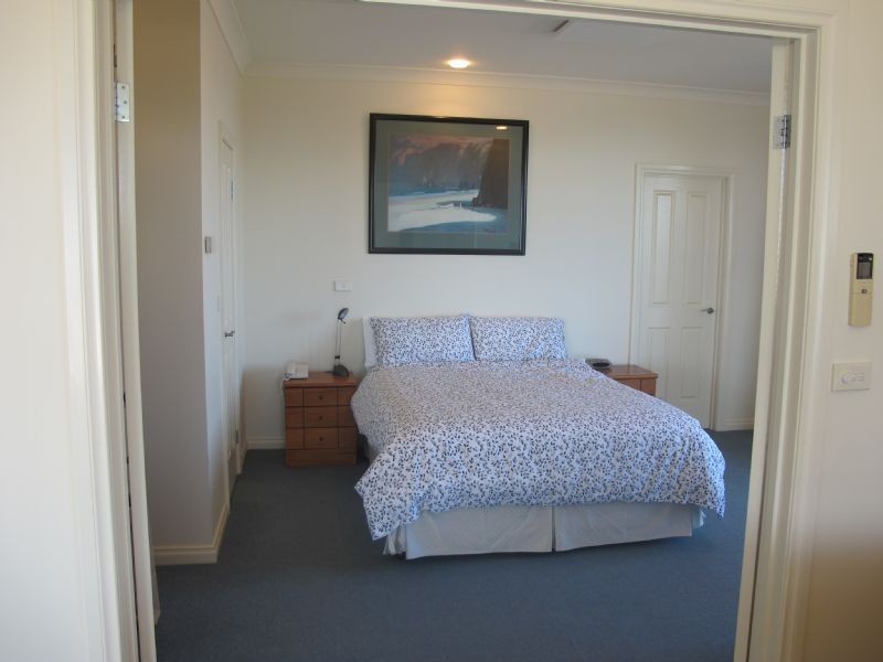 Penthouse 10/17 The Esplanade, Cowes VIC 3922