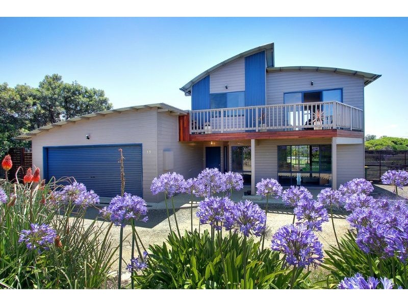 19 Dunvegan Cres, Surf Beach VIC 3922