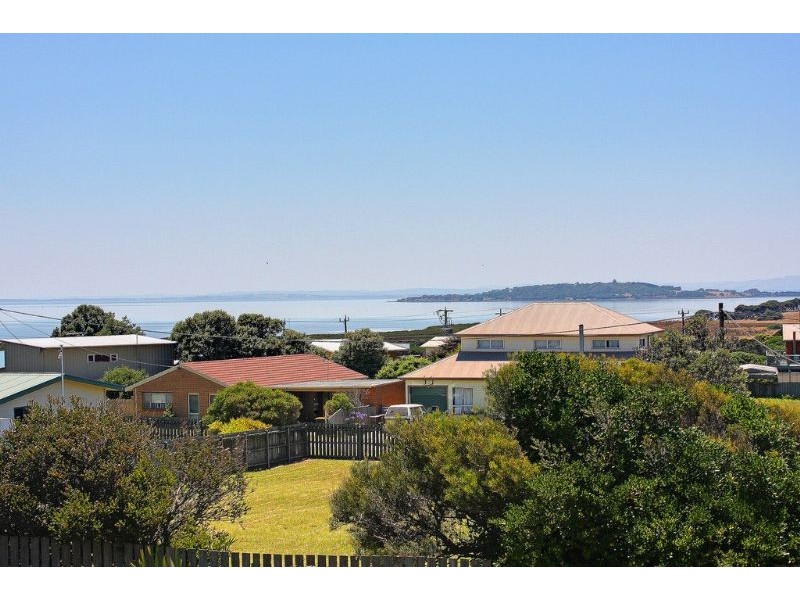 19 Dunvegan Cres, Surf Beach VIC 3922