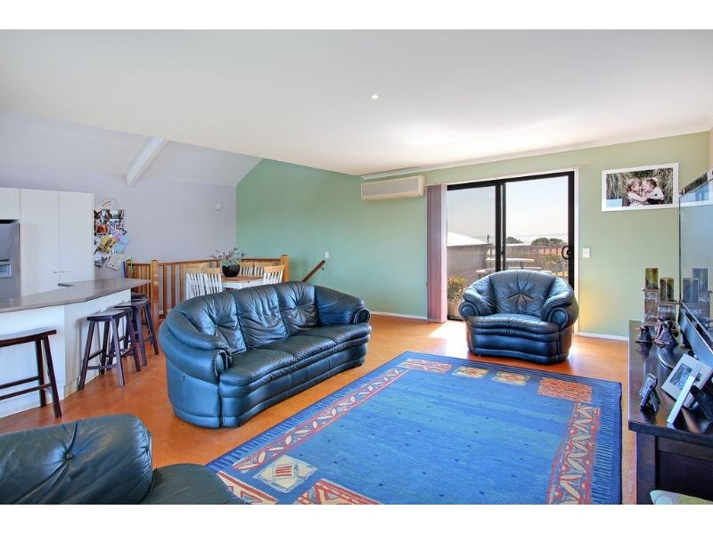 19 Dunvegan Cres, Surf Beach VIC 3922