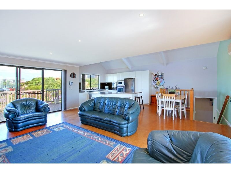 19 Dunvegan Cres, Surf Beach VIC 3922