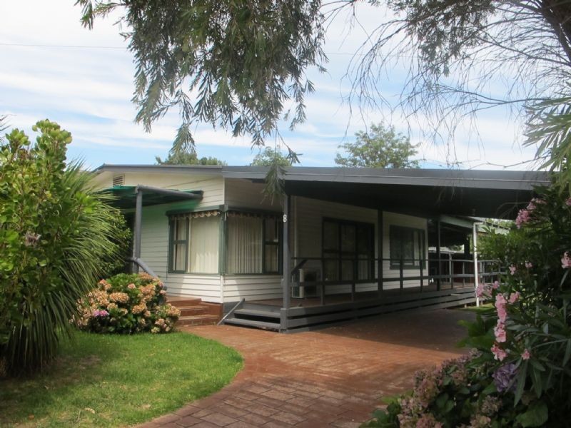 8 Birdwood Avenue, Cowes VIC 3922