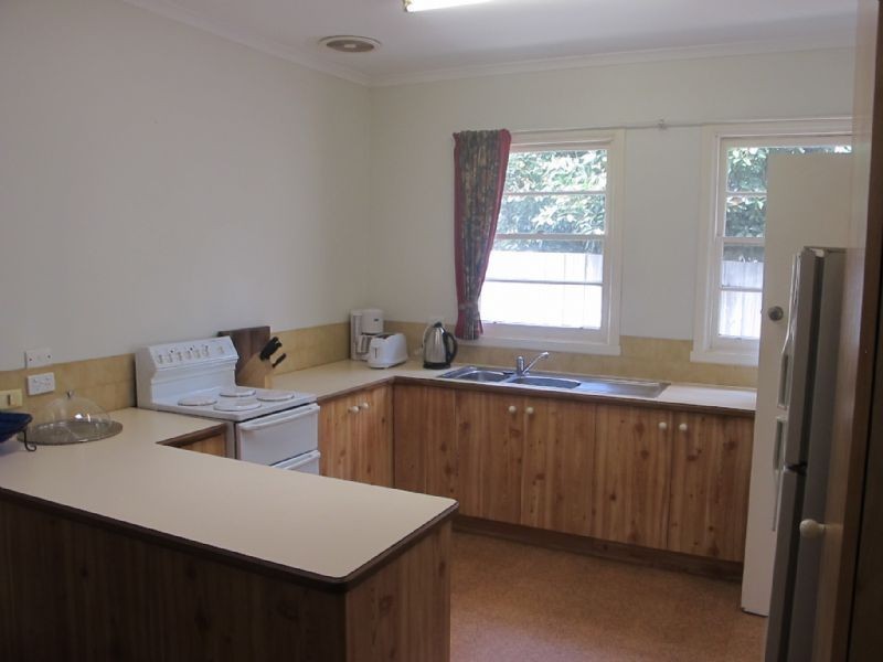 8 Birdwood Avenue, Cowes VIC 3922