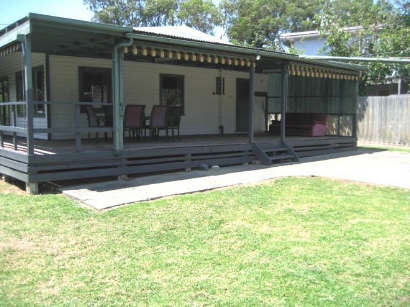 8 Birdwood Avenue, Cowes VIC 3922