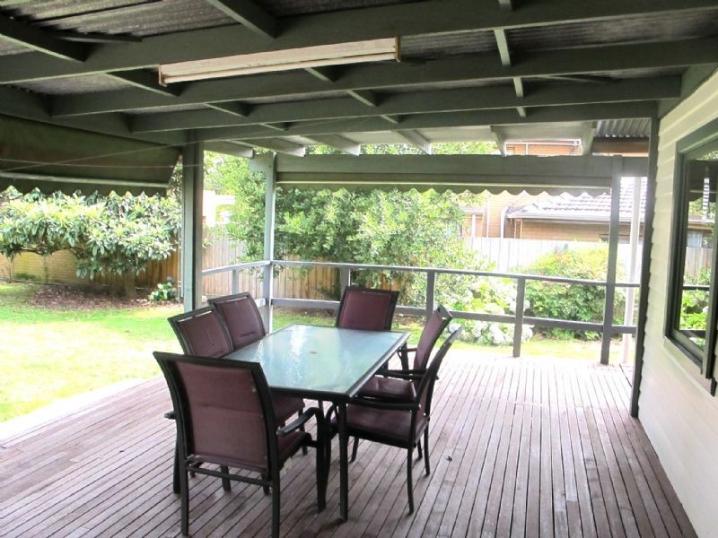 8 Birdwood Avenue, Cowes VIC 3922