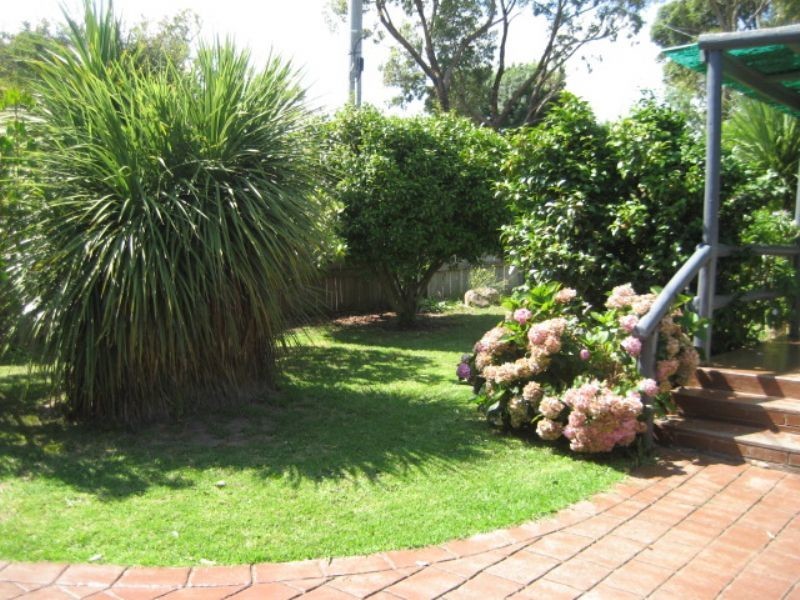8 Birdwood Avenue, Cowes VIC 3922