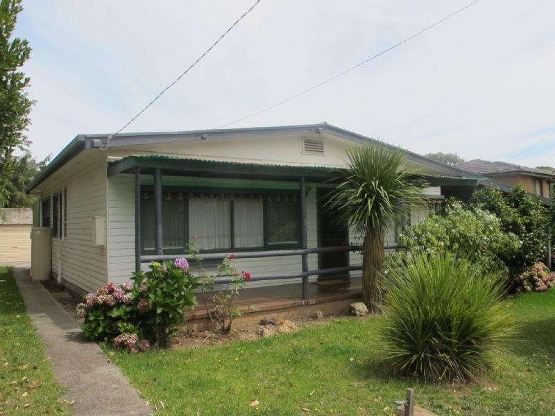 8 Birdwood Avenue, Cowes VIC 3922