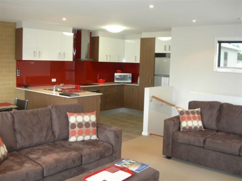 2/1 Wyndham Avenue, Cowes VIC 3922