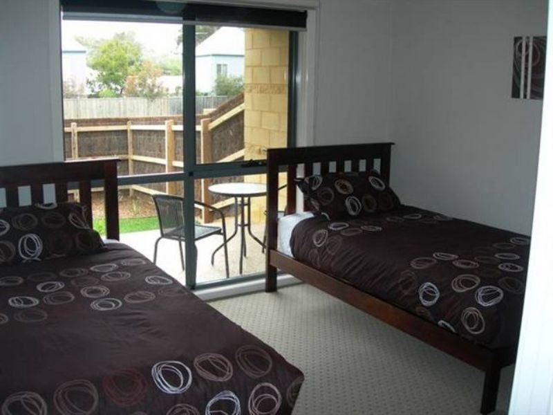 2/1 Wyndham Avenue, Cowes VIC 3922