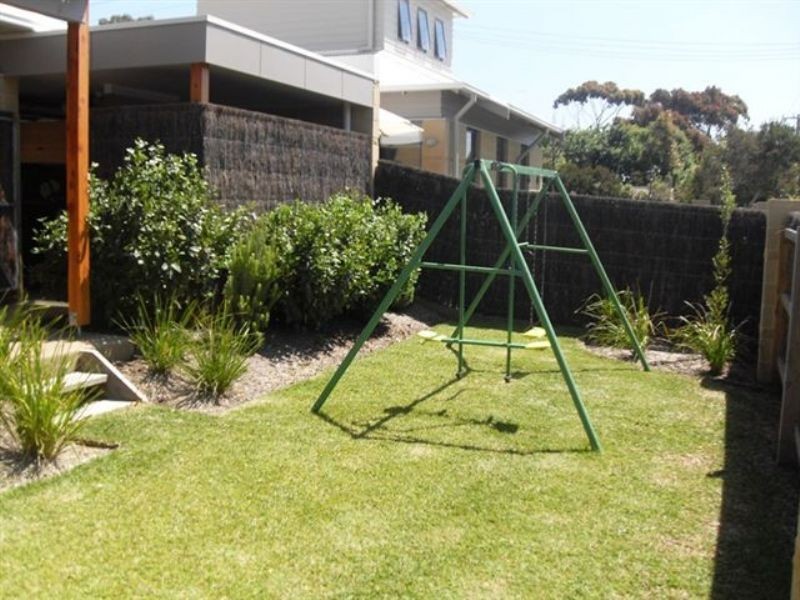 2/1 Wyndham Avenue, Cowes VIC 3922