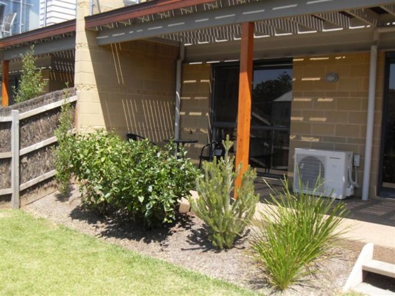 2/1 Wyndham Avenue, Cowes VIC 3922