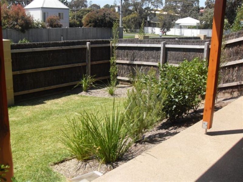 2/1 Wyndham Avenue, Cowes VIC 3922