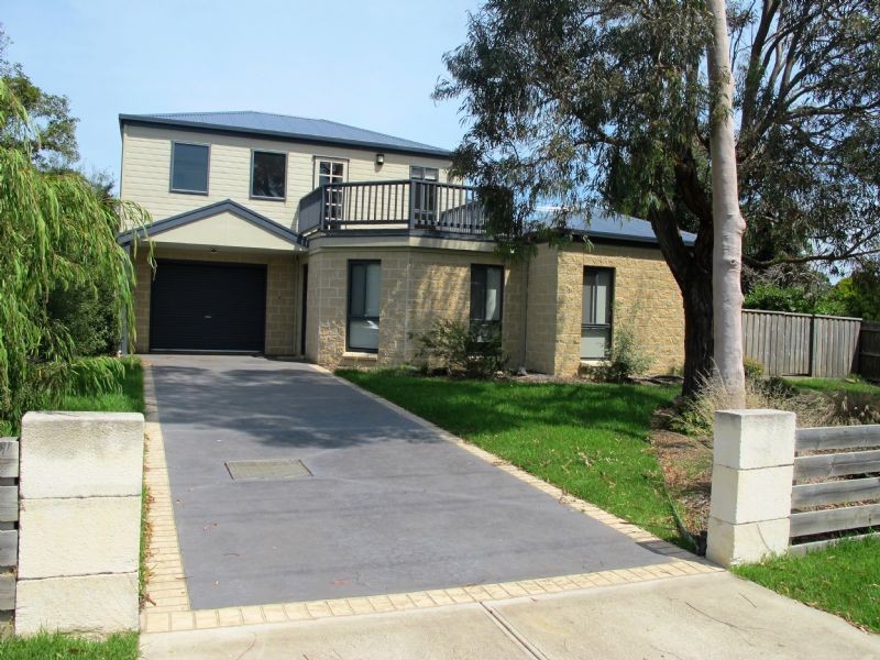 143 Church Street, Cowes VIC 3922