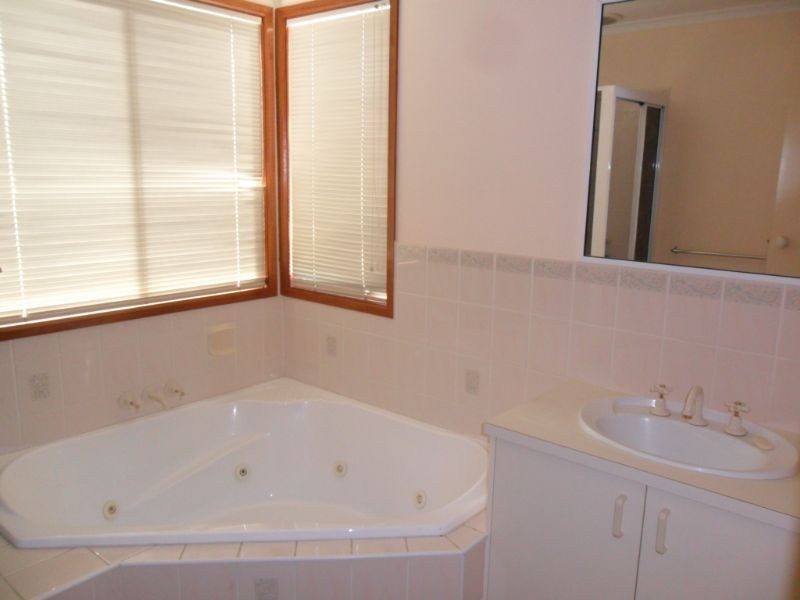 5 Clipper Crescent, Sunset Strip VIC 3922