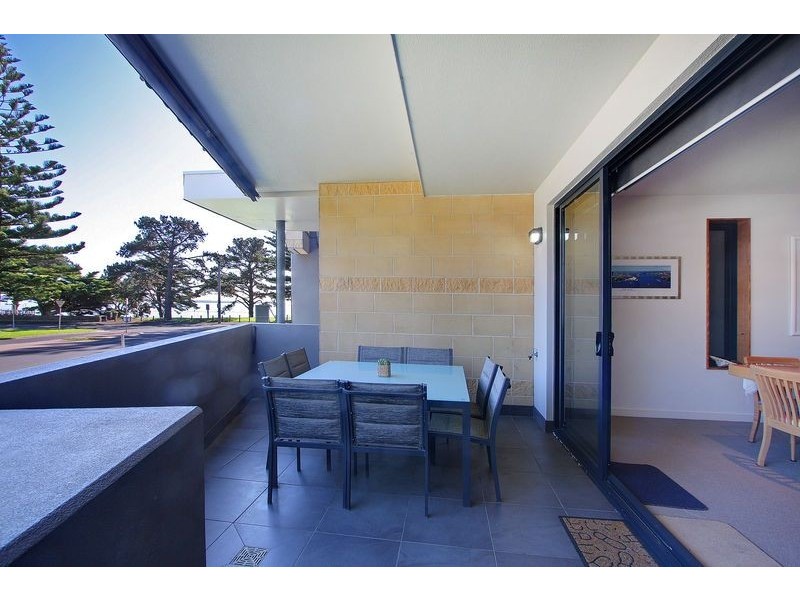4/4 The Esplanade, Cowes VIC 3922