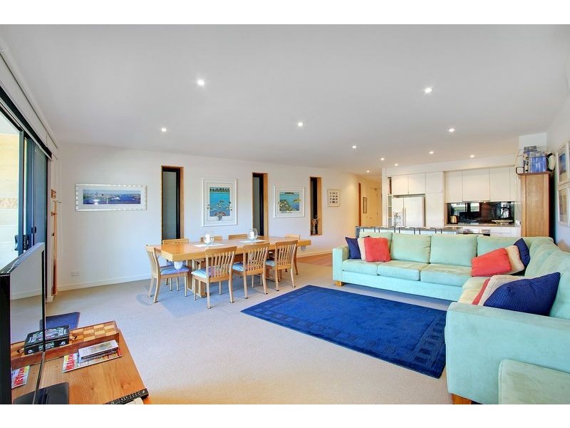 4/4 The Esplanade, Cowes VIC 3922