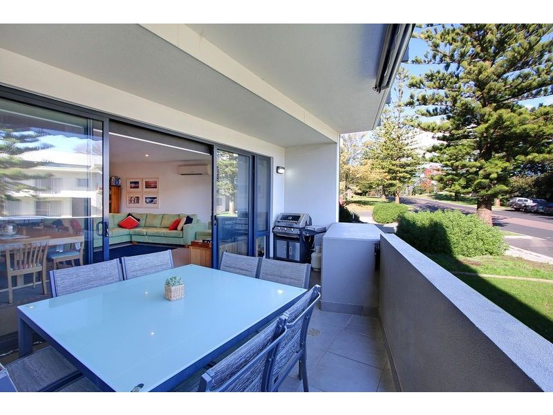 4/4 The Esplanade, Cowes VIC 3922