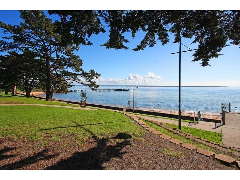 4/4 The Esplanade, Cowes VIC 3922