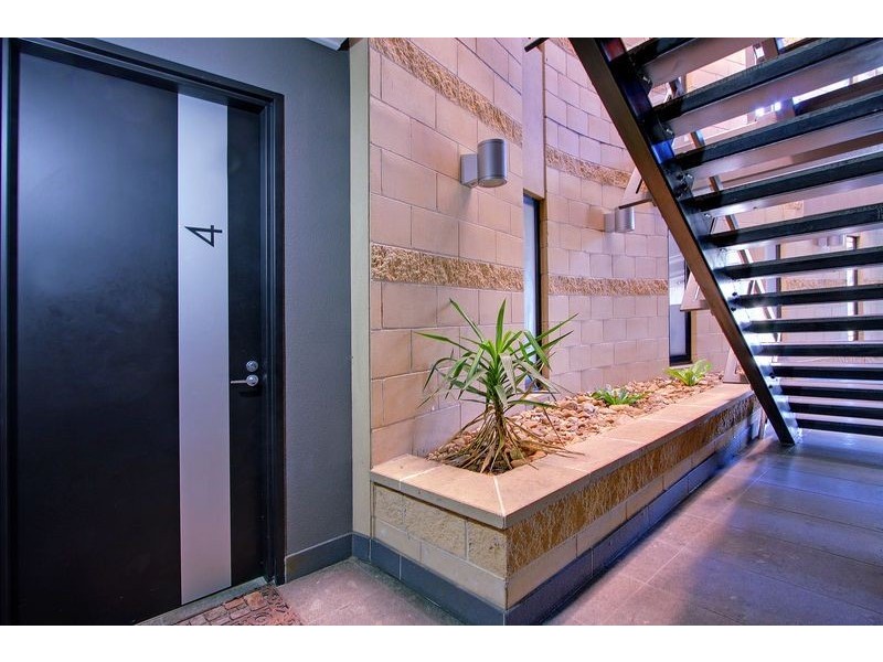 4/4 The Esplanade, Cowes VIC 3922